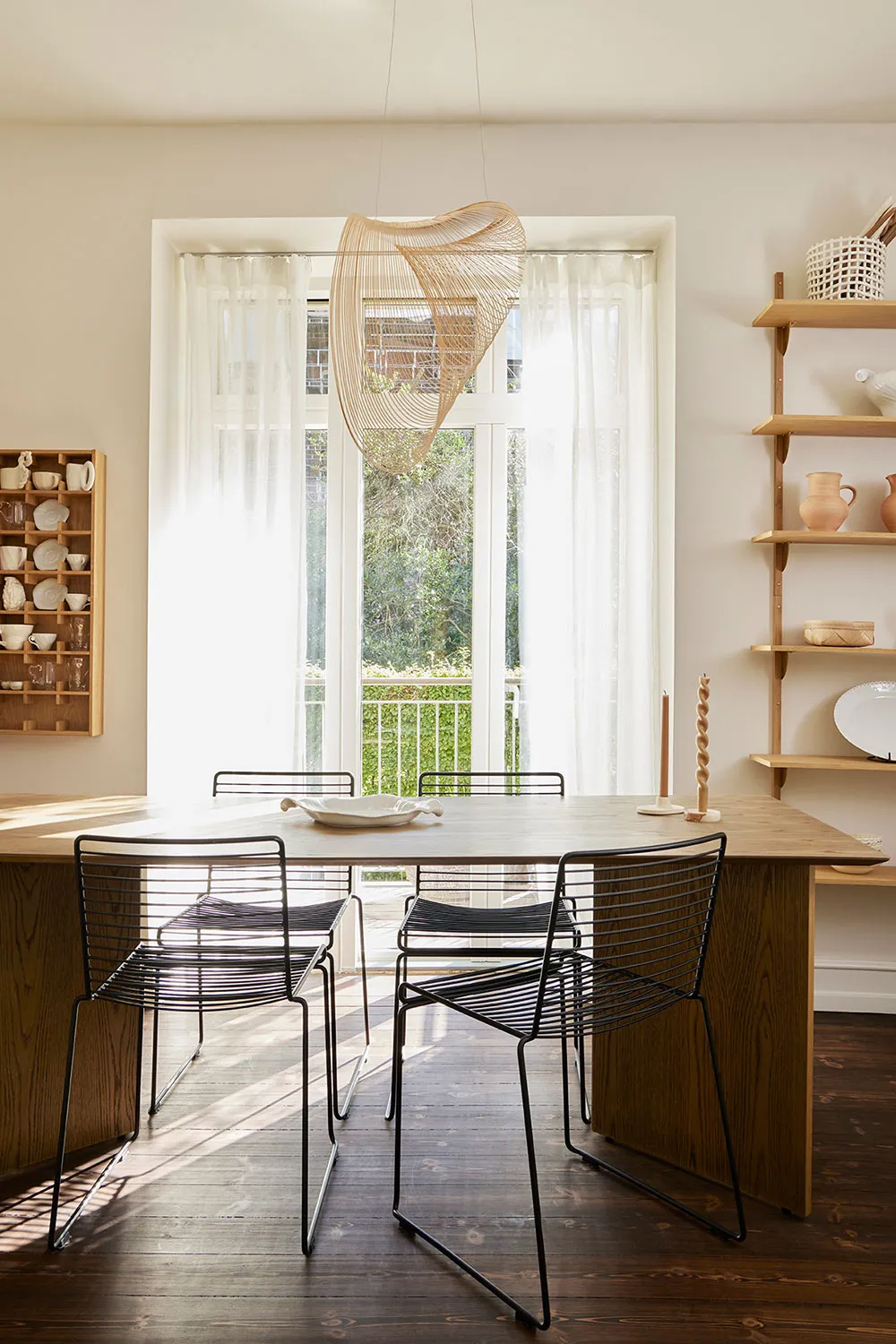 Wärme natürlicher Materialien in der kleinen Wohnung eines Designers in Dänemark - Gallery image 9