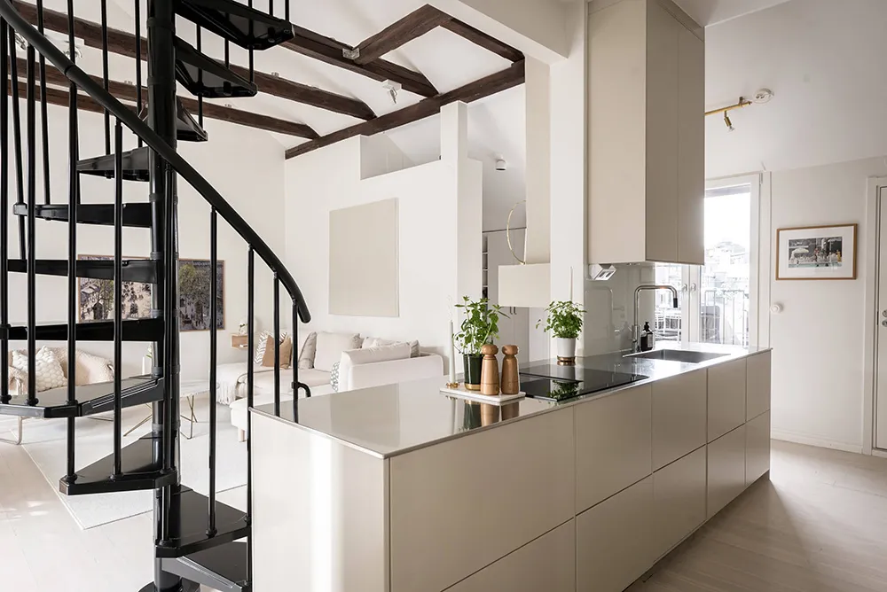 स्टॉकहोम में सुंदर अपार्टमेंट, जिसमें घुमावदार सीढ़ियाँ हैं। - Gallery image 14