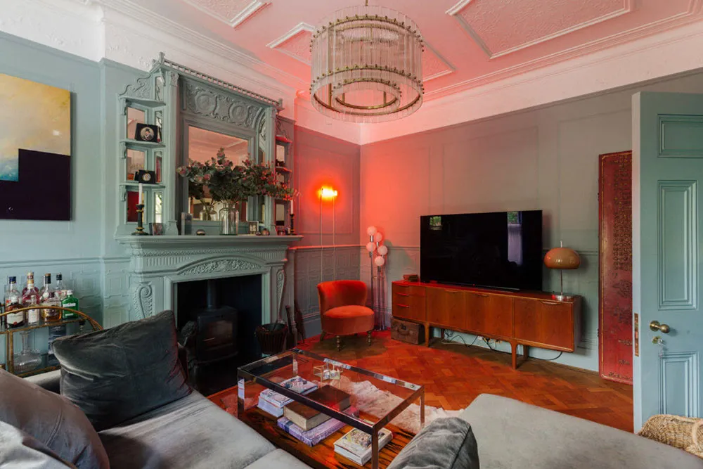 Intérieurs ensoleillés d'une maison victorienne avec vitraux à Londres - Gallery image 14