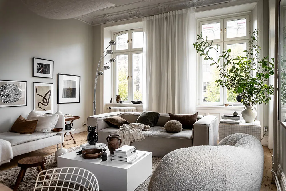 Cornice and Stylish Decor: Scandinavian Apartment with Magnificent Living Room (81 sq. m) - Gallery image 13
