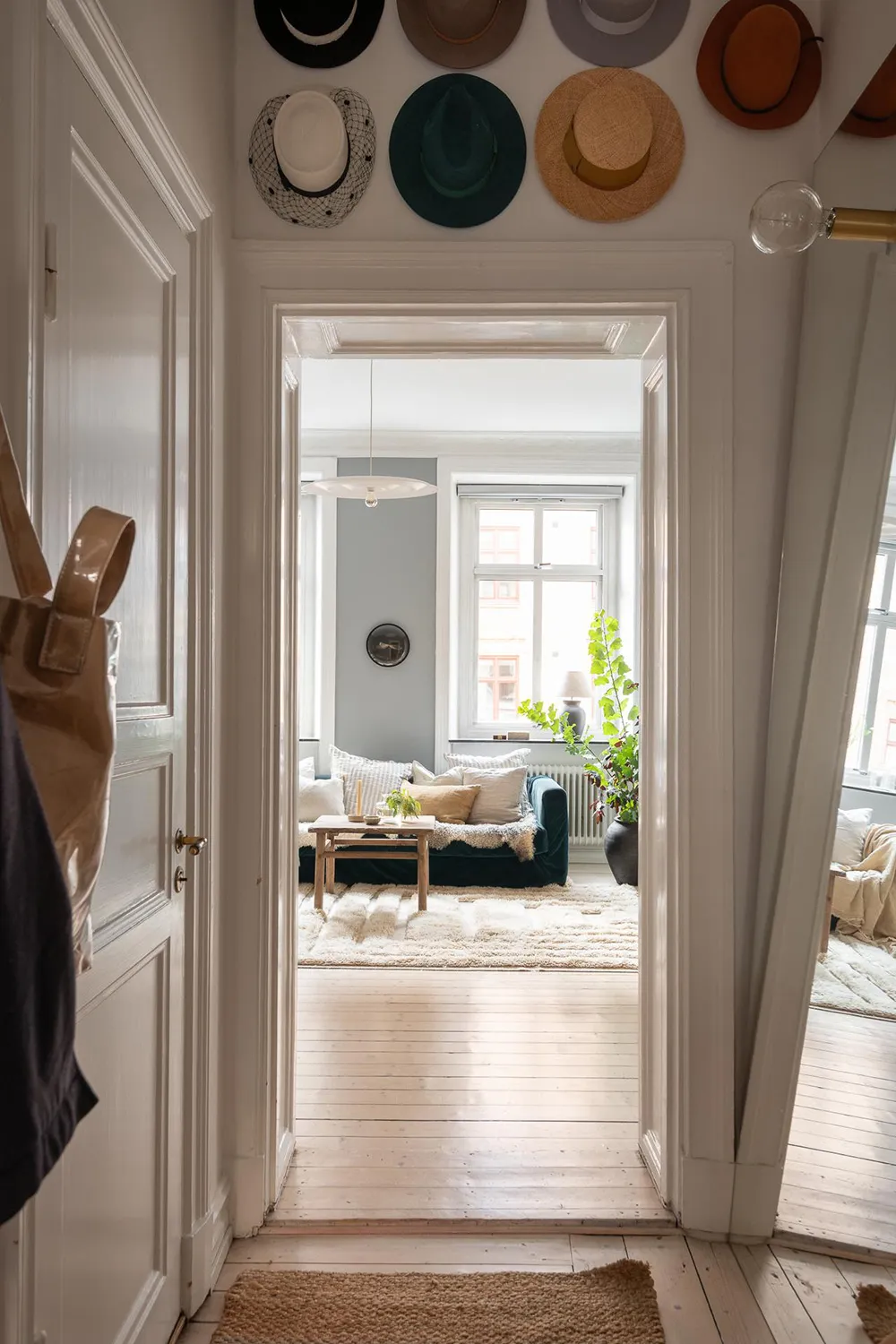 Murs gris et décoration chaleureuse : appartement cosy à Göteborg (63 m²) - Gallery image 27