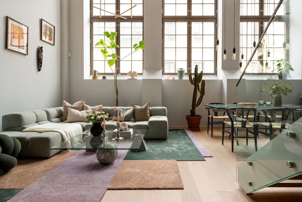 Zweiter Licht und pastellfarbene Töne: Loft in einem historischen Gebäude in Stockholm - Gallery image 2