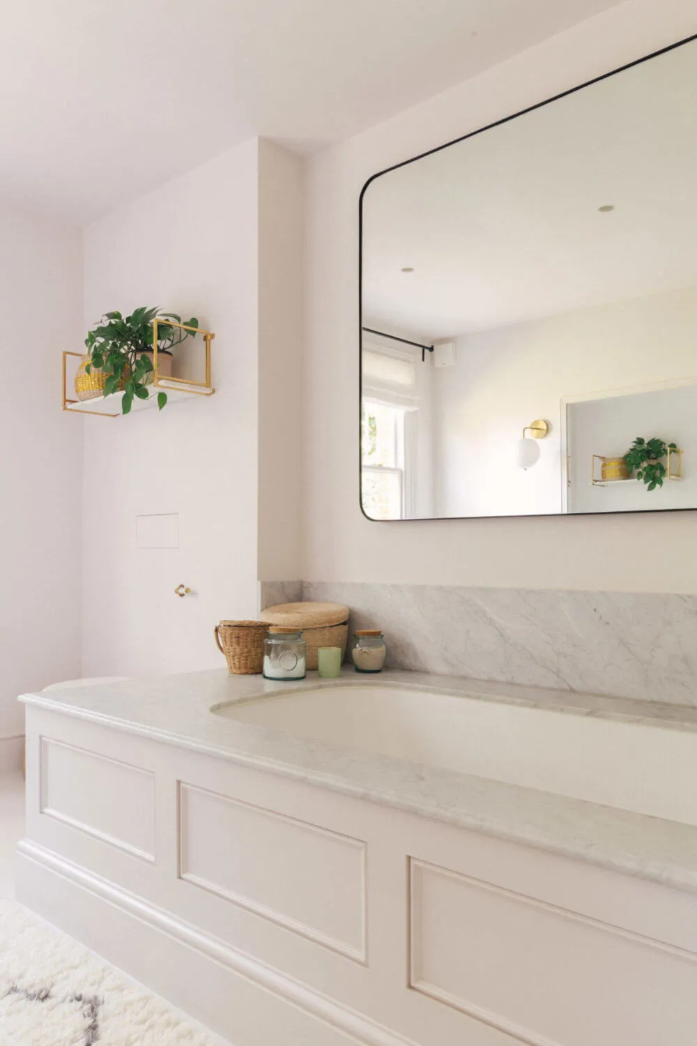 Intérieurs ensoleillés d'une maison victorienne avec vitraux à Londres - Gallery image 21