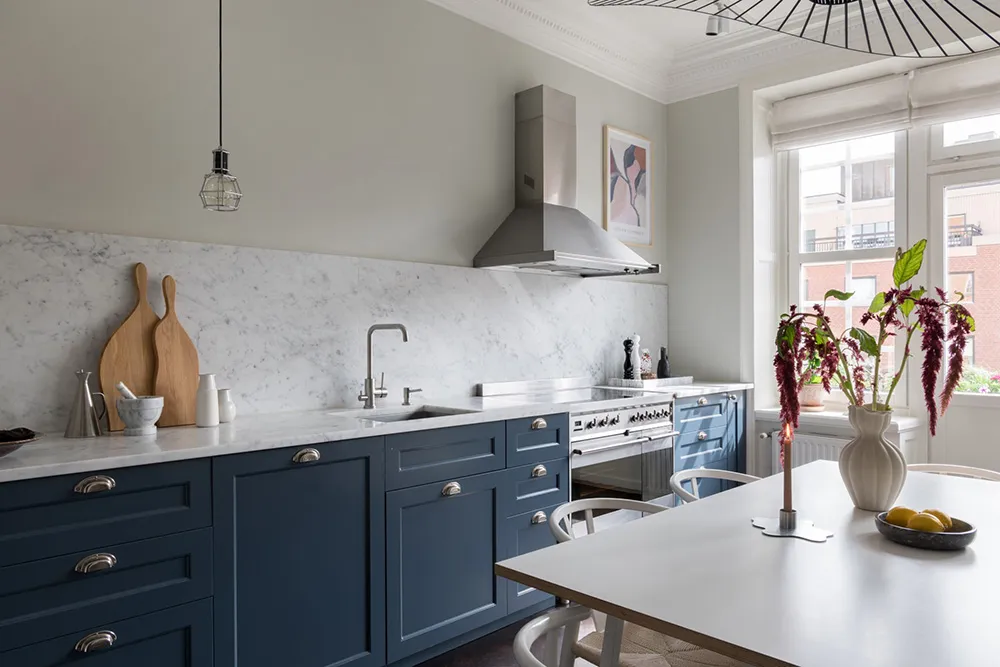 Красивые оттенки синего в дизайне элегантной квартиры в Стокгольме (93 кв. м) - Gallery image 15