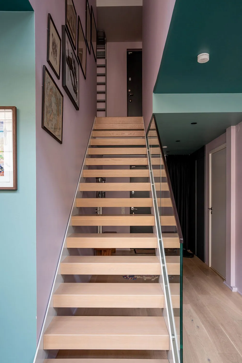 Zweiter Licht und pastellfarbene Töne: Loft in einem historischen Gebäude in Stockholm - Gallery image 10