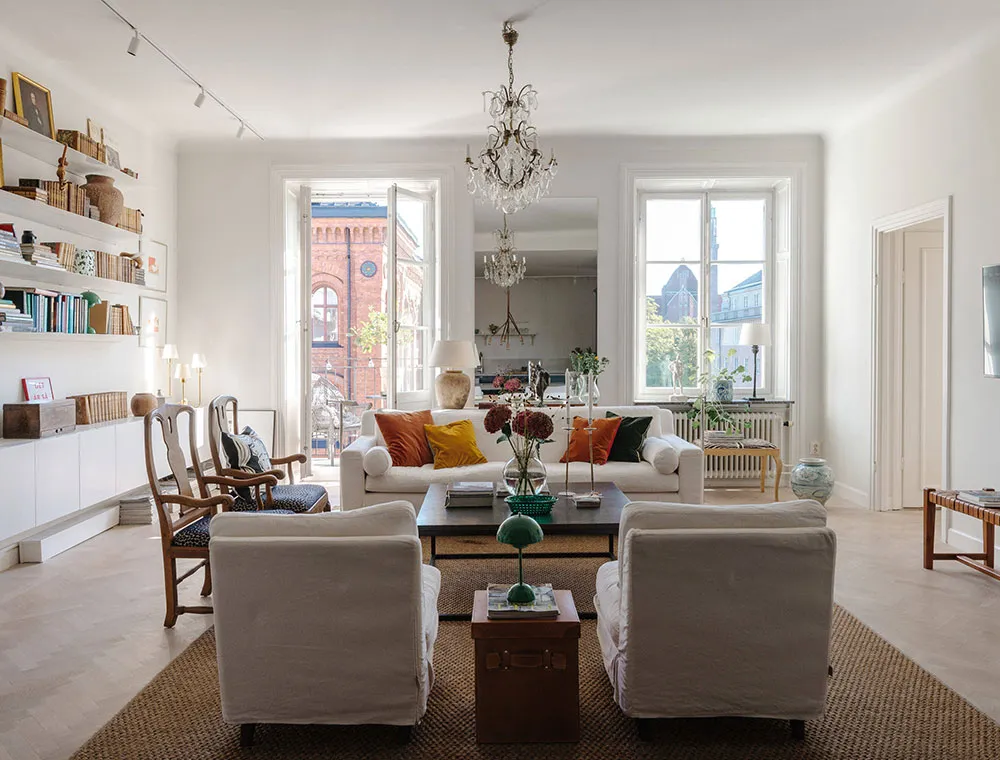 Белый скандинавский интерьер с творческой атмосферой - Gallery image 2