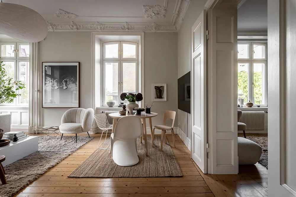 Cornice and Stylish Decor: Scandinavian Apartment with Magnificent Living Room (81 sq. m) - Gallery image 3