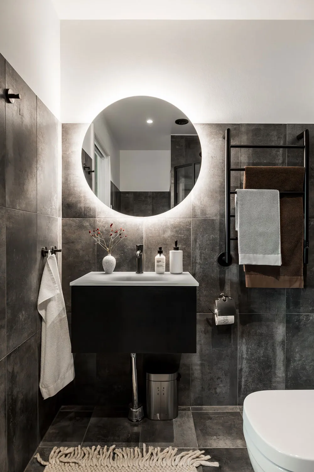 Маленькая скандинавская квартира с бетонными стенами (46 кв. м) - Gallery image 17