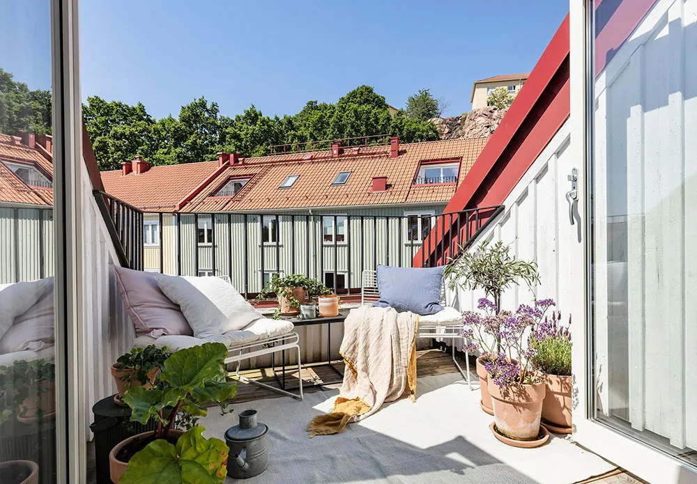 Mała dwupoziomowa kwatera z belkami w Szwecji (55 m²) - Gallery image 4