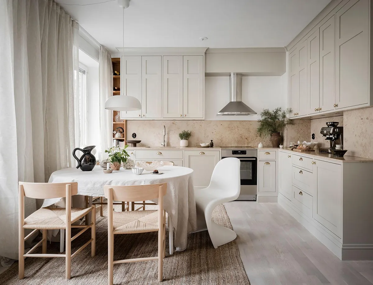 Cozy Warm Details in a Bright Scandinavian Interior (87 sq. m)