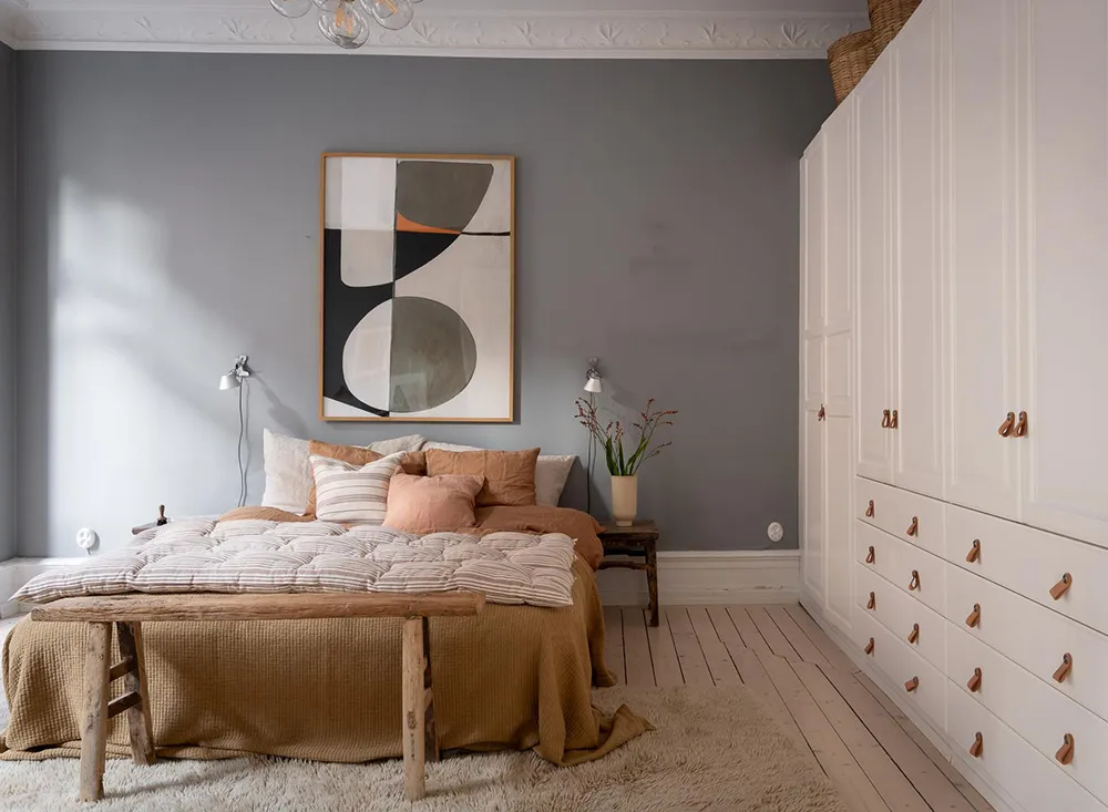 Murs gris et décoration chaleureuse : appartement cosy à Göteborg (63 m²) - Gallery image 20