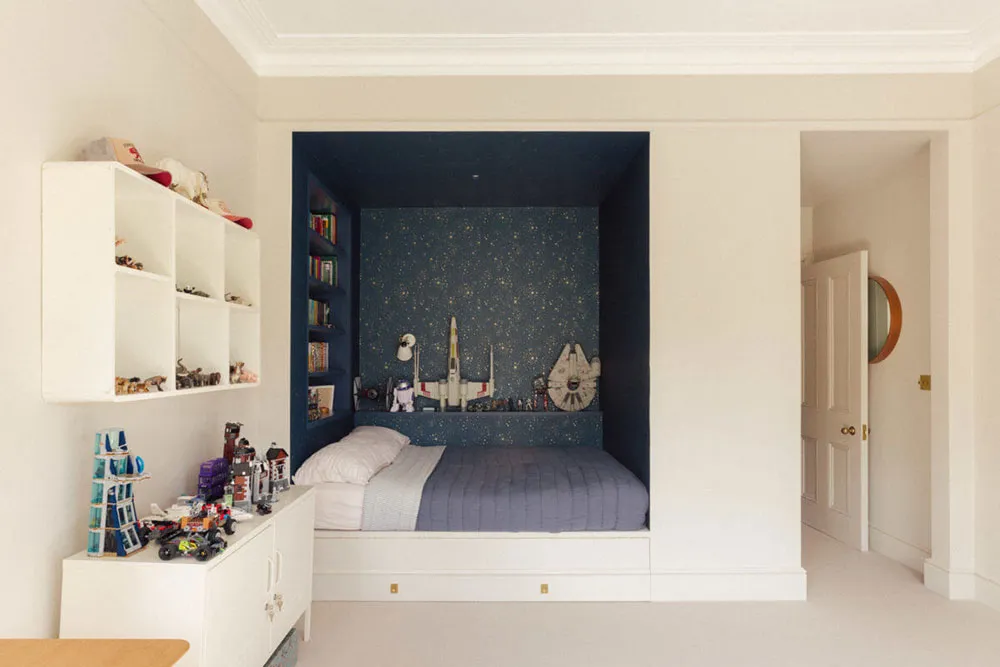 Intérieurs ensoleillés d'une maison victorienne avec vitraux à Londres - Gallery image 25