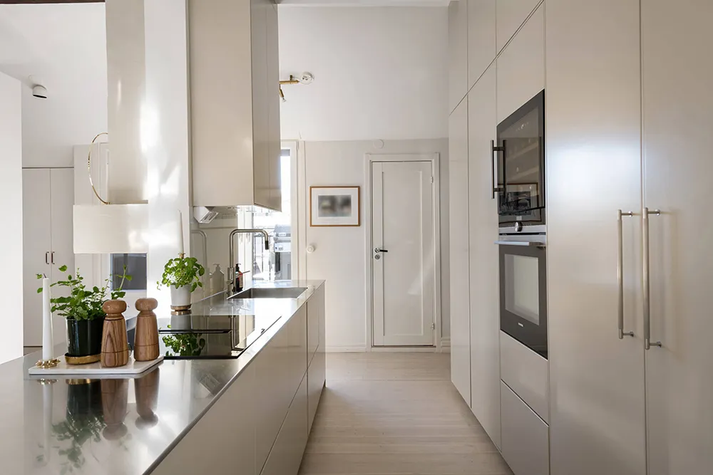 स्टॉकहोम में सुंदर अपार्टमेंट, जिसमें घुमावदार सीढ़ियाँ हैं। - Gallery image 15