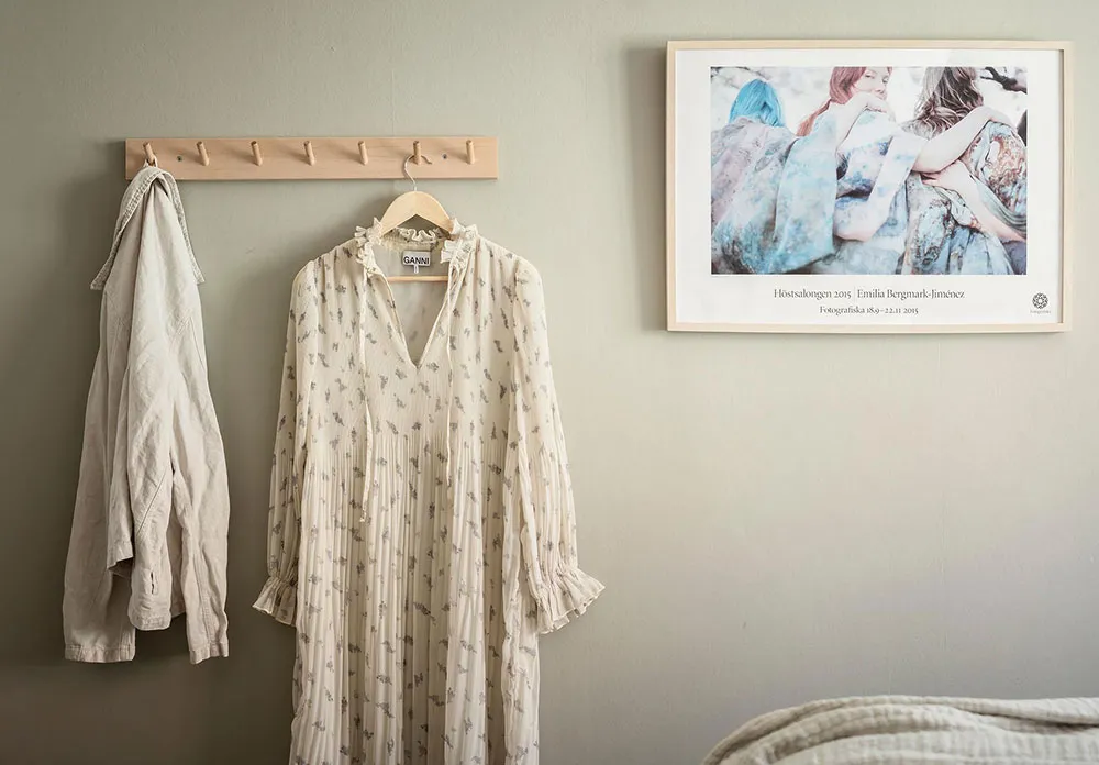 Mała dwupoziomowa kwatera z belkami w Szwecji (55 m²) - Gallery image 30