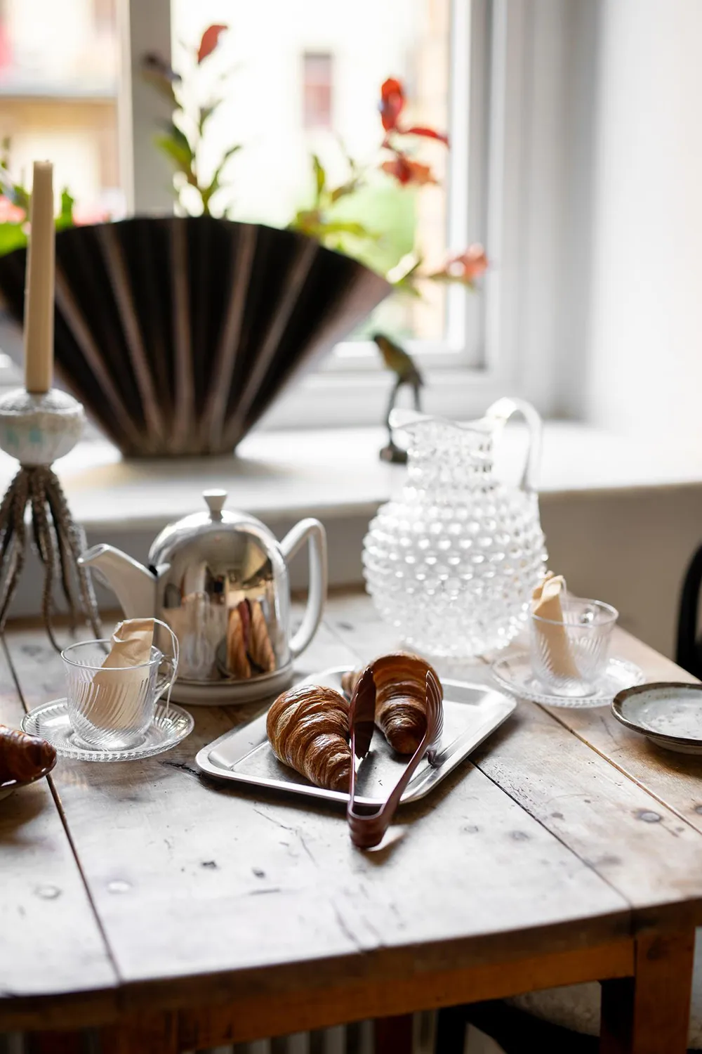 Murs gris et décoration chaleureuse : appartement cosy à Göteborg (63 m²) - Gallery image 25