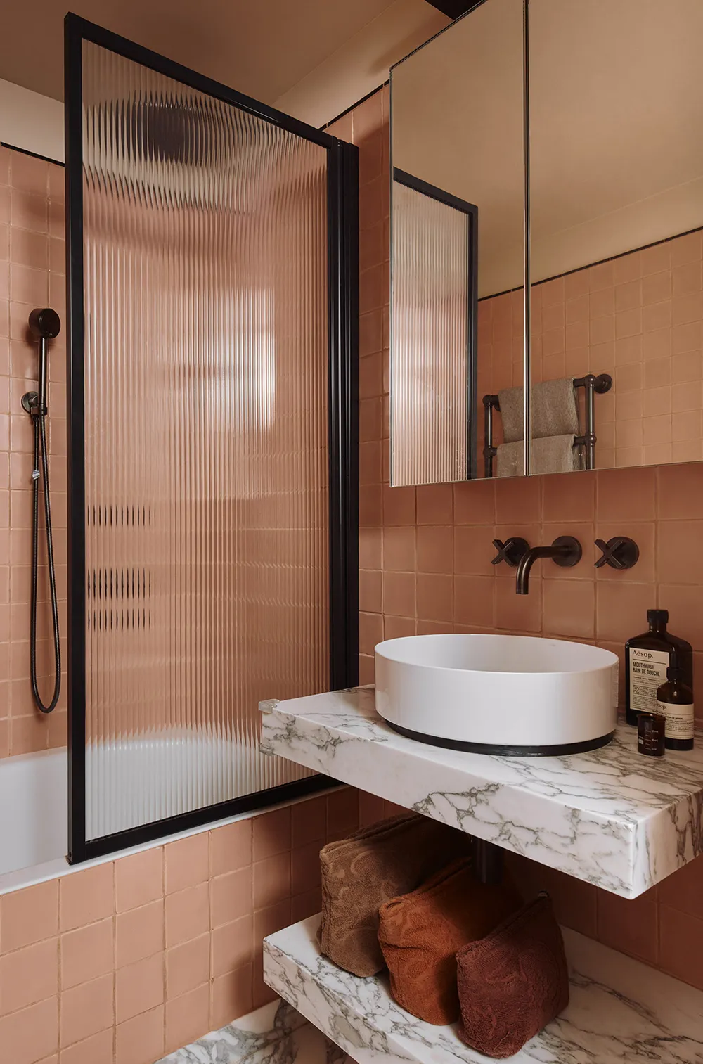 Spokojna elegancja i francuskie nuty w дизайне apartamentów w Londynie - Gallery image 18