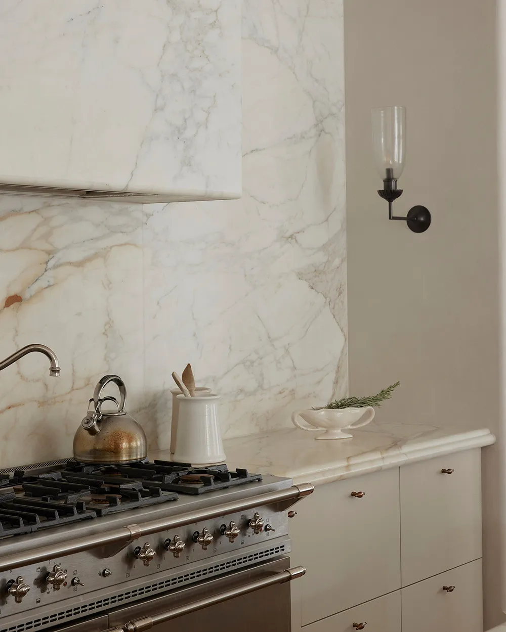 Diseño de estilo suave y minimalista en una casa pequeña en Melbourne - Gallery image 10