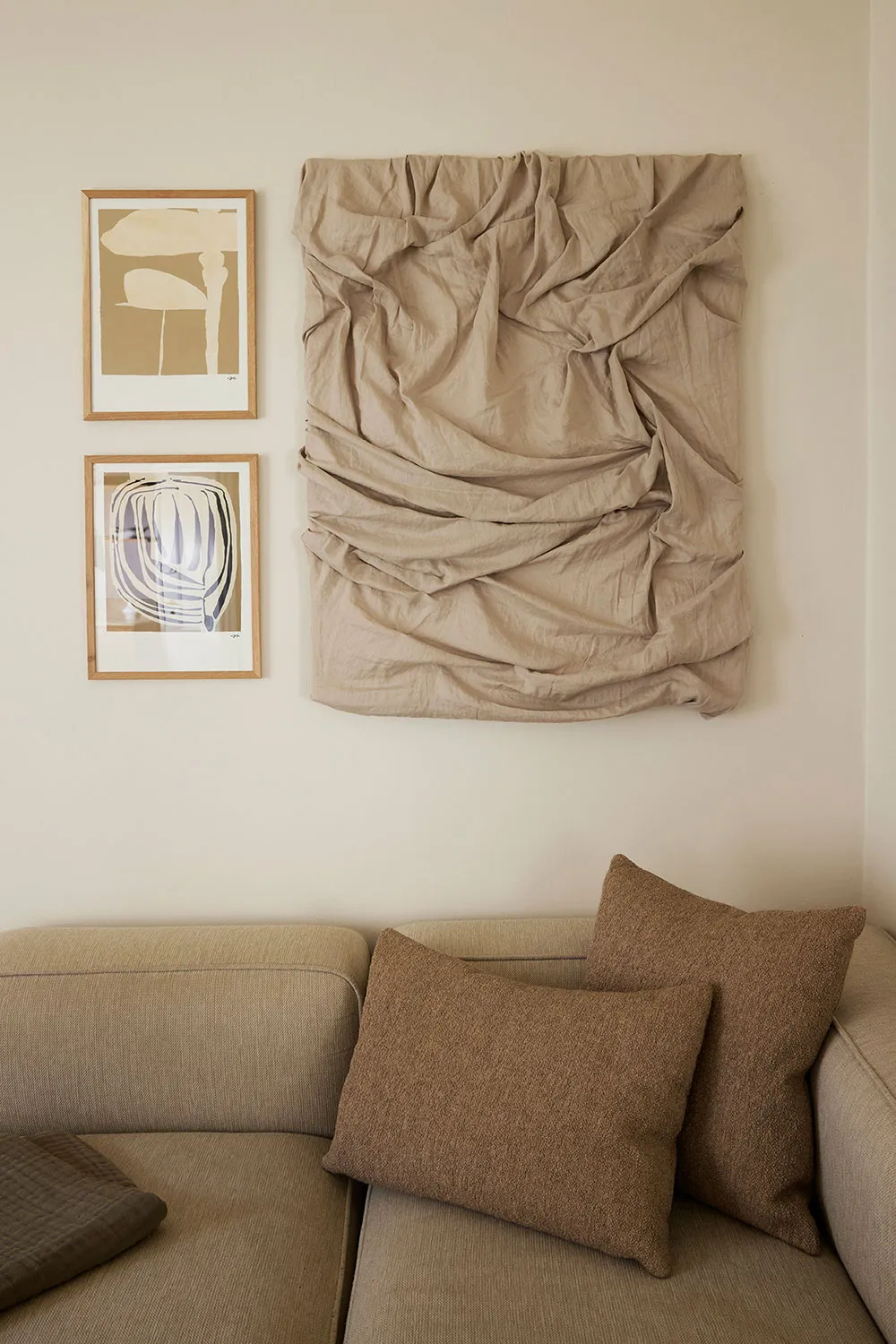 Wärme natürlicher Materialien in der kleinen Wohnung eines Designers in Dänemark - Gallery image 12