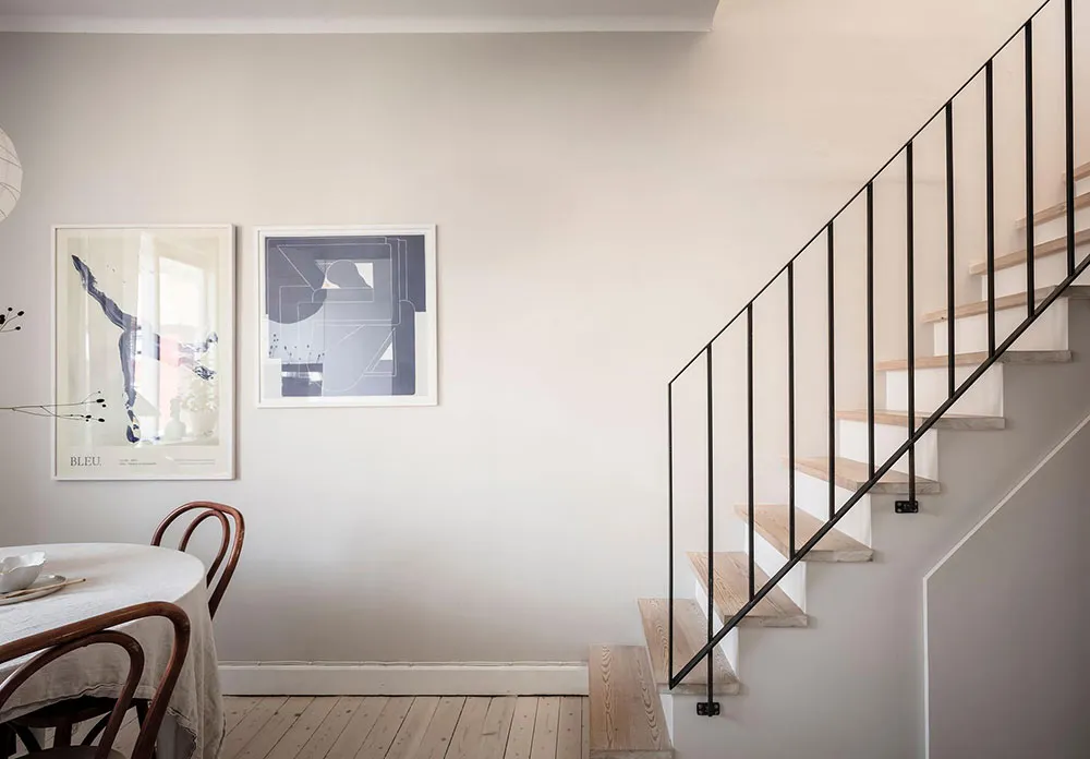 Mała dwupoziomowa kwatera z belkami w Szwecji (55 m²) - Gallery image 24