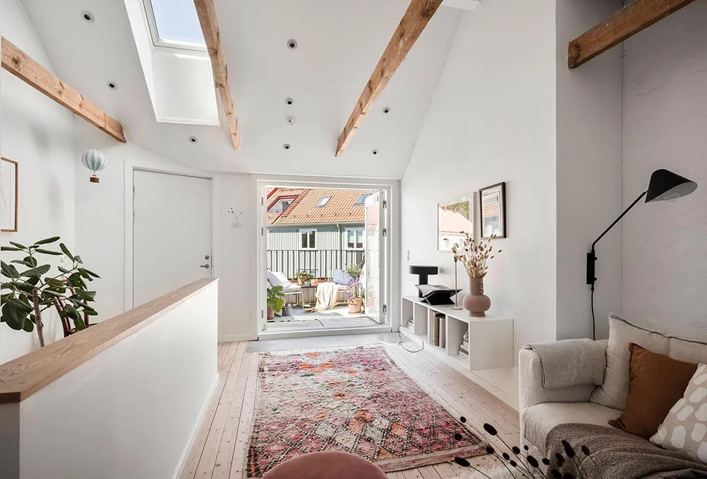 Mała dwupoziomowa kwatera z belkami w Szwecji (55 m²) - Gallery image 10