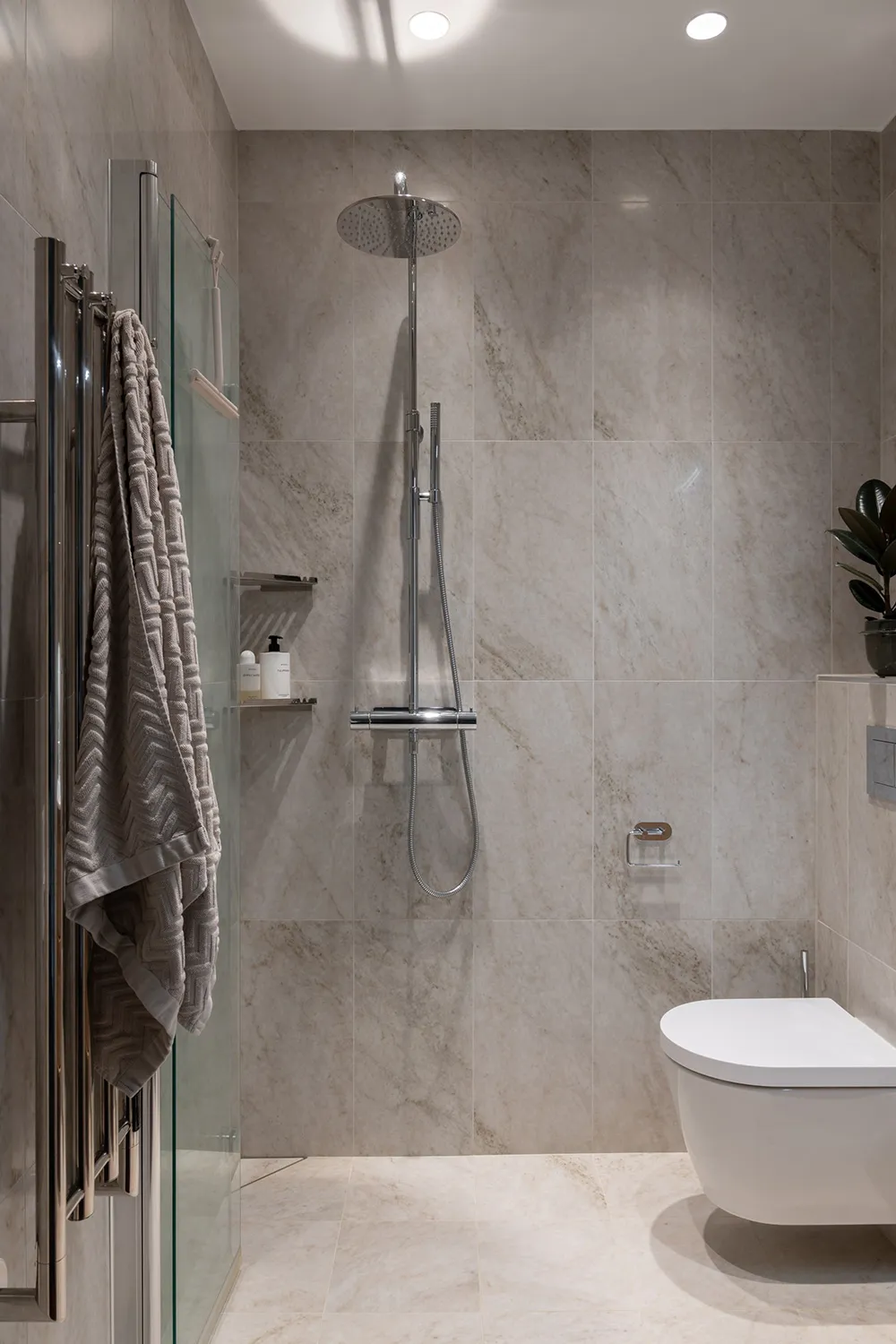 Красивые оттенки синего в дизайне элегантной квартиры в Стокгольме (93 кв. м) - Gallery image 22