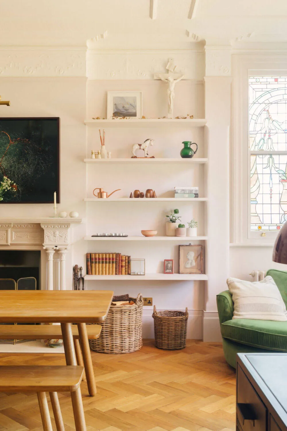 Intérieurs ensoleillés d'une maison victorienne avec vitraux à Londres - Gallery image 2