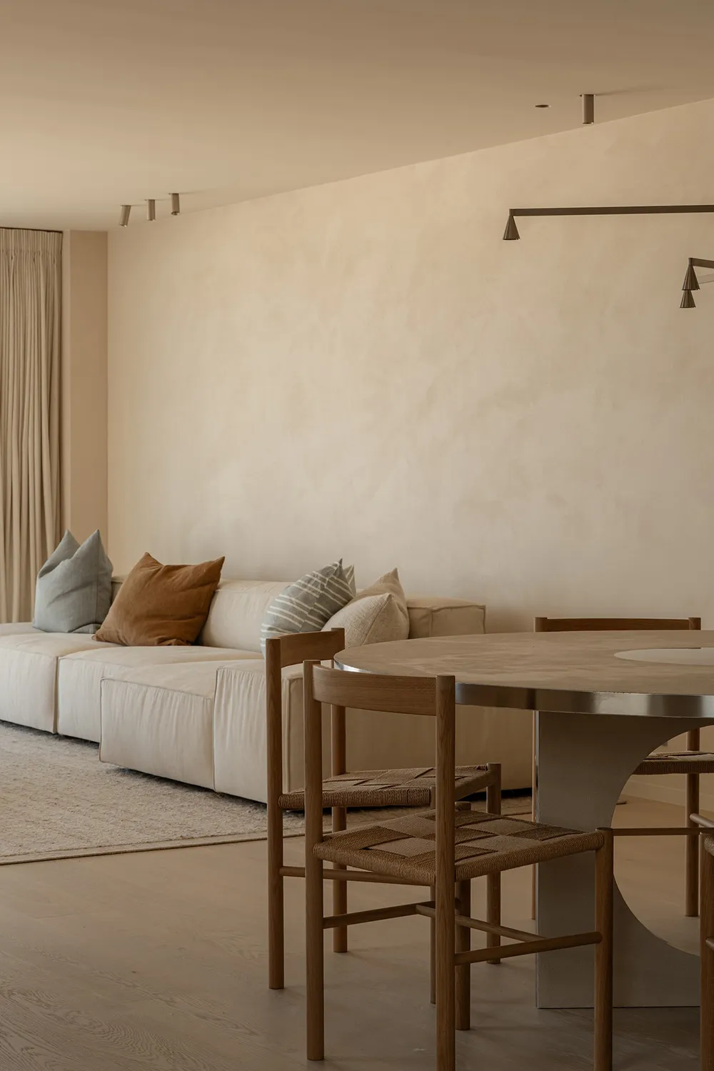 Minimailsm paisible sur la côte de la mer du Nord - Gallery image 7