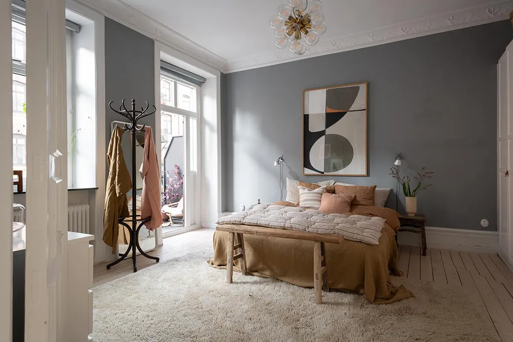 Murs gris et décoration chaleureuse : appartement cosy à Göteborg (63 m²) - Gallery image 9
