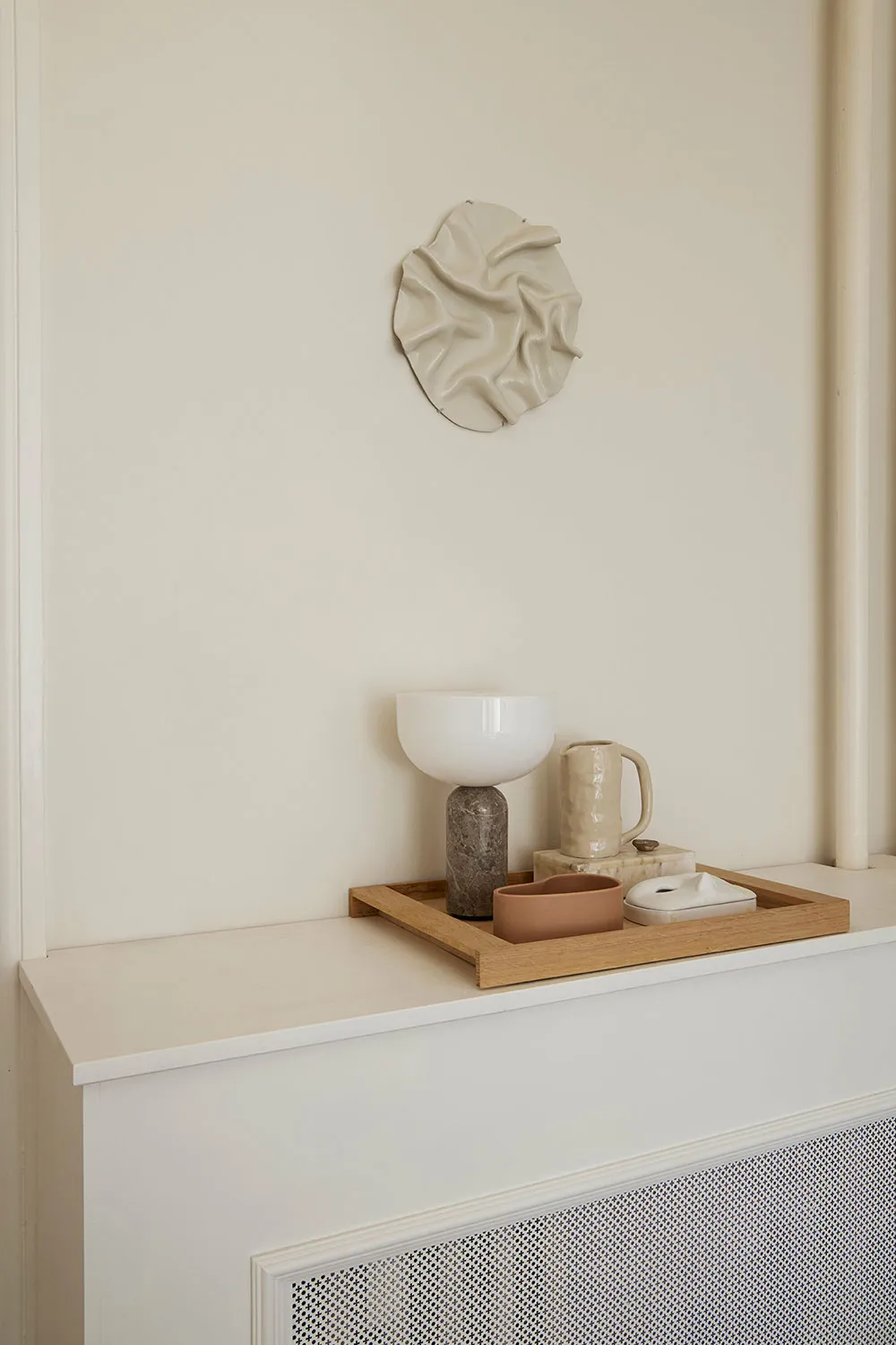 Wärme natürlicher Materialien in der kleinen Wohnung eines Designers in Dänemark - Gallery image 14