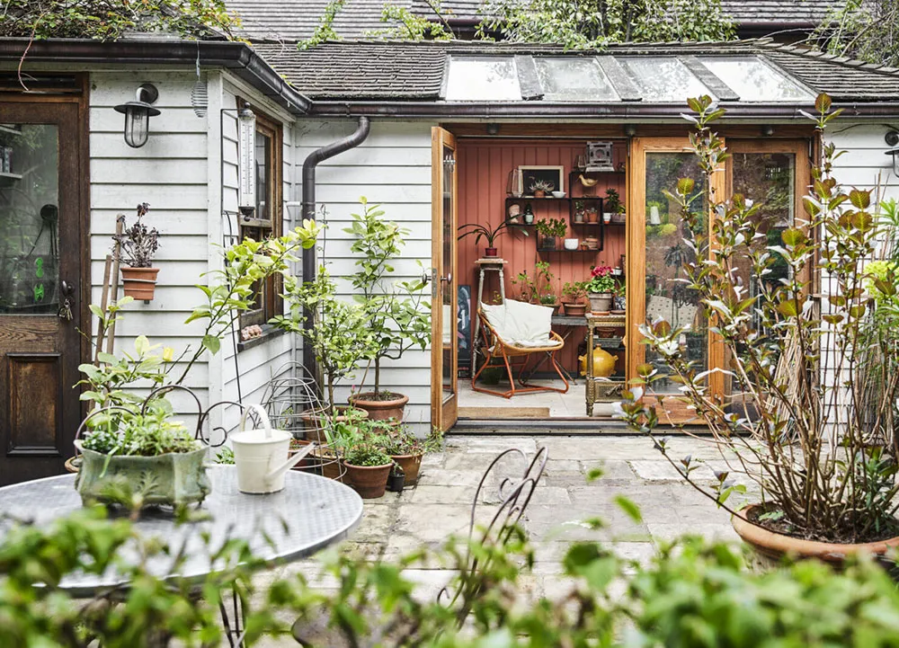 Bold Colors and Decor in Georgian Townhouse Interiors in London - Gallery image 15
