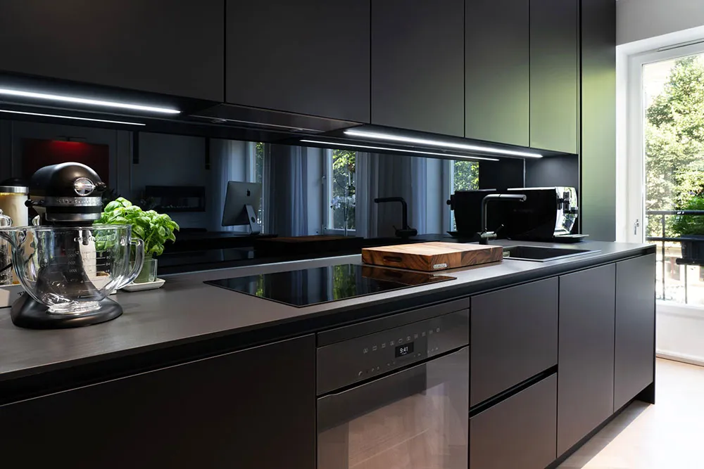 Black Kitchen and Park View: Small Modern Apartment in Stockholm (37 sqm) - Gallery image 6