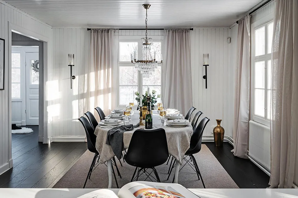 Villa blanche en Suède avec intérieurs noir et blanc - Gallery image 12