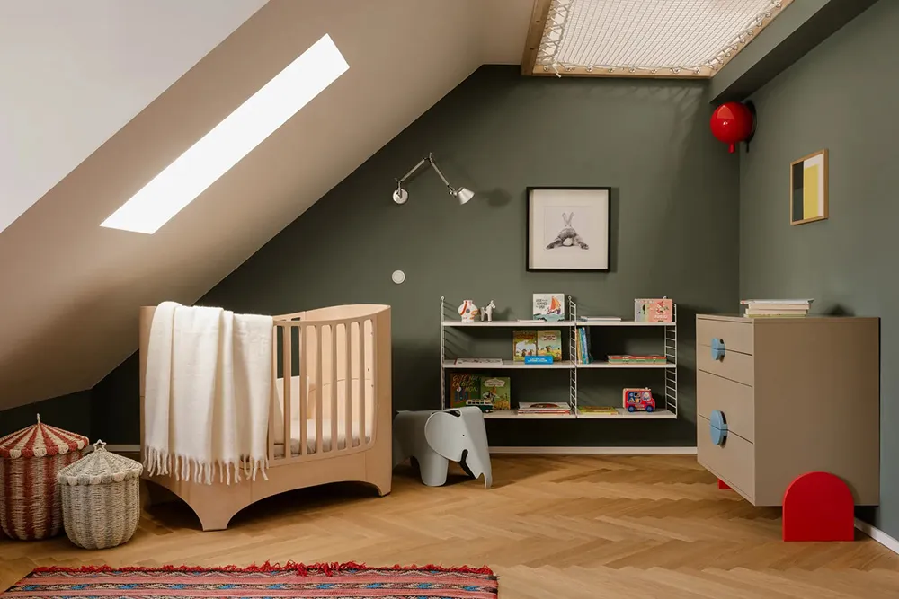 Urocze i nowoczesne mieszkanie rodzinalne pod dachem w Berlinie - Gallery image 6