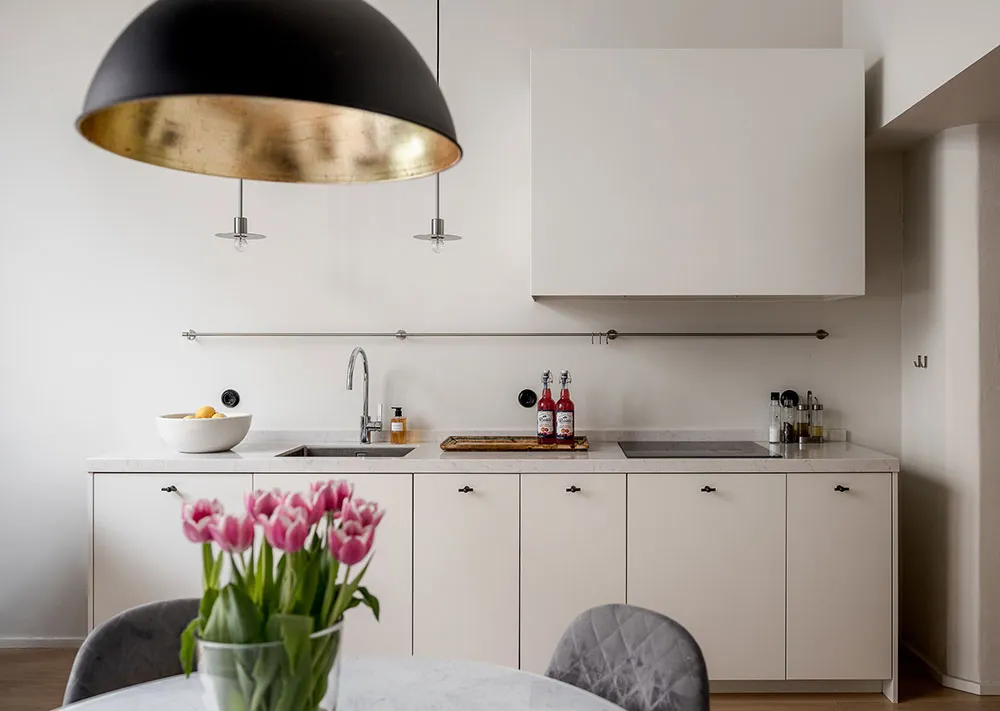 Wпечатujący loft z pięcioletnimi sufitami w Stokholmie (66 m²) - Gallery image 4