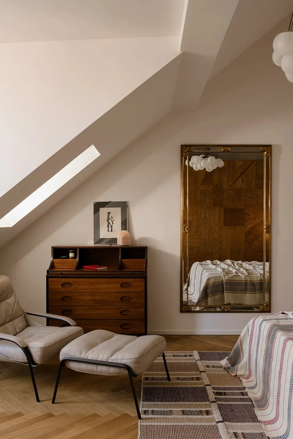 Urocze i nowoczesne mieszkanie rodzinalne pod dachem w Berlinie - Gallery image 9