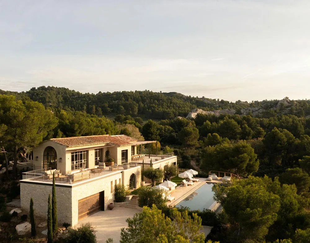 Beautiful villa on a hill in Provence, inspired by traditional regional architecture - Gallery image 1