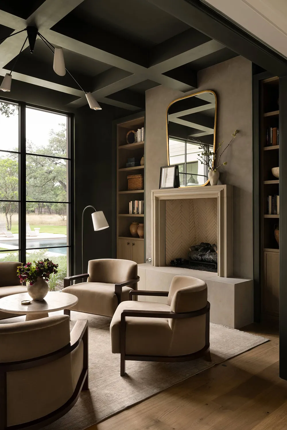 Agradable mezcla del estilo tradicional y moderno en el diseño de casas en Texas - Gallery image 18