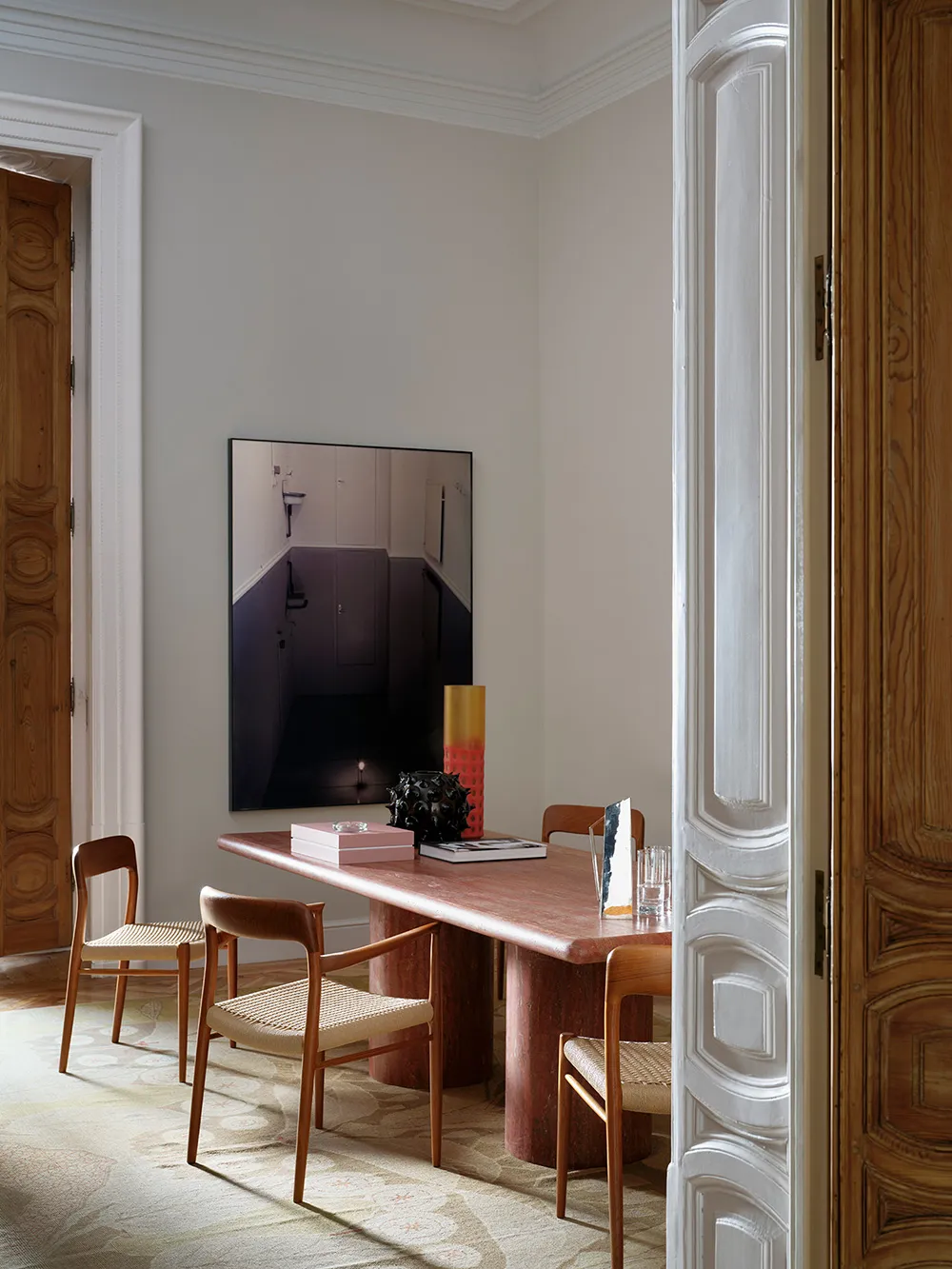 Arte del pasado y la modernidad en el diseño de apartamentos en Madrid - Gallery image 11