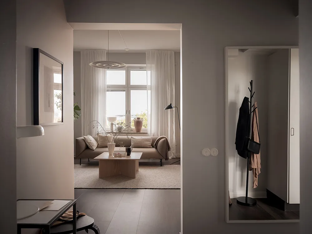 High ceilings and refined modern decor: small apartment in Goteborg (49 sqm) - Gallery image 14