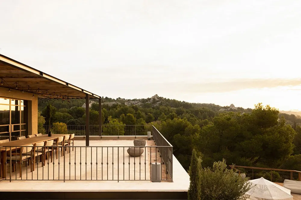 Beautiful villa on a hill in Provence, inspired by traditional regional architecture - Gallery image 16