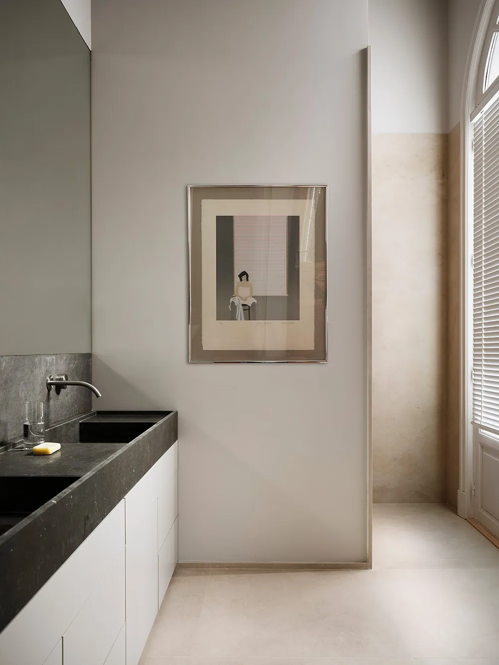 Arte del pasado y la modernidad en el diseño de apartamentos en Madrid - Gallery image 17