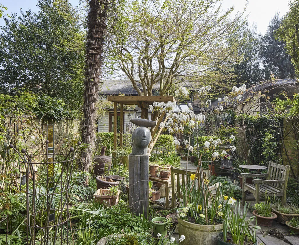 Bold Colors and Decor in Georgian Townhouse Interiors in London - Gallery image 14
