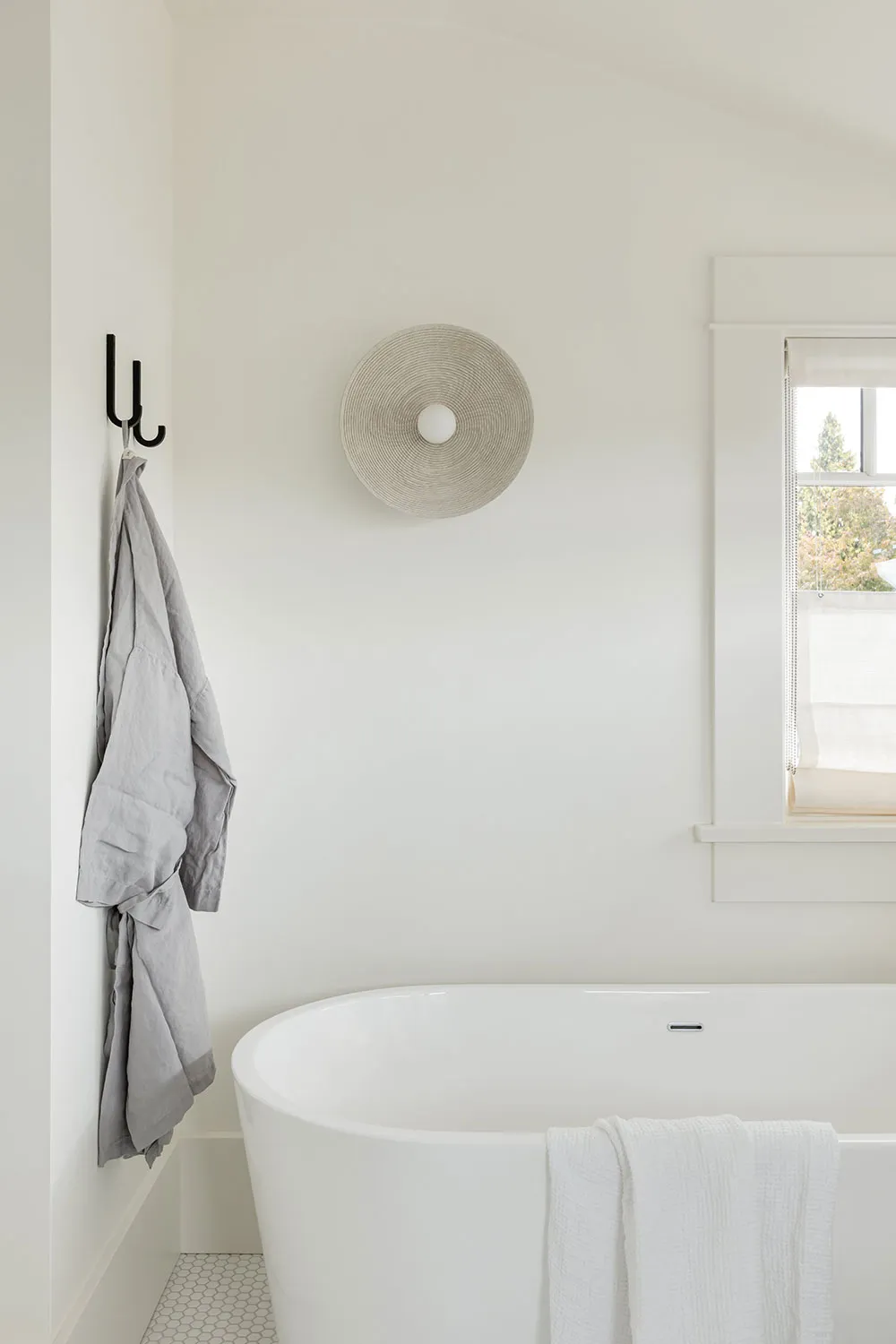 Bright and Cozy Country Cottage in Canada - Gallery image 11