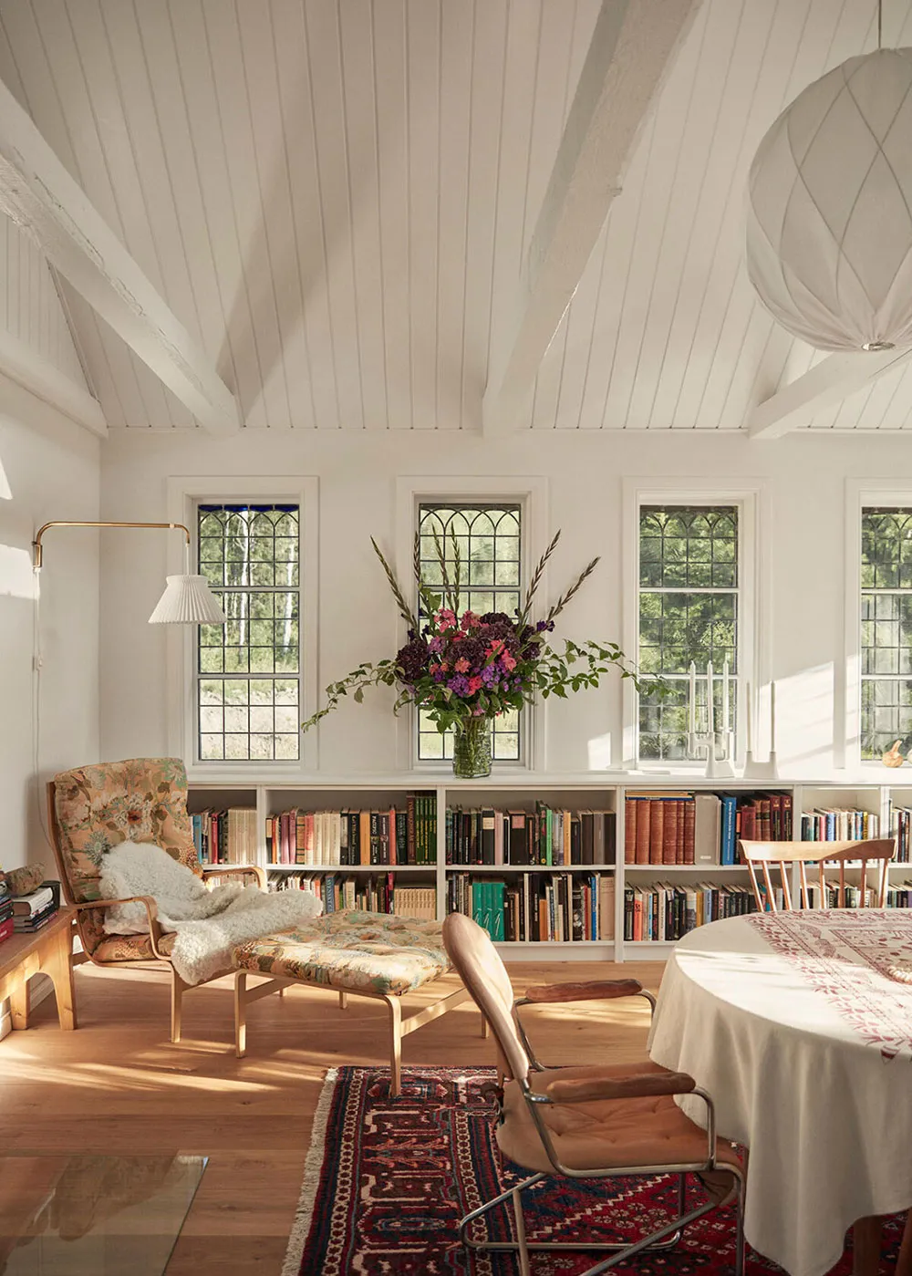 Una casa de campo brillante y acogedora de un periodista en Suecia - Gallery image 1