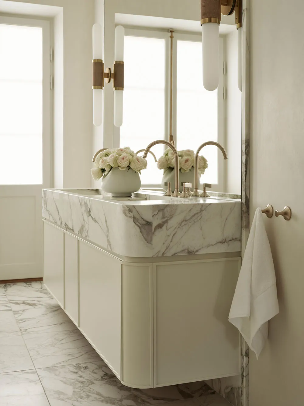 Sophisticated Modern Interior in a Historic House in Central Stockholm - Gallery image 19