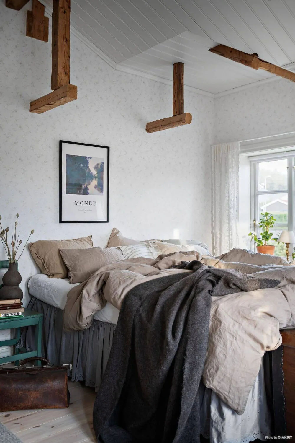 Acogedora casa de campo con papel pintado floral - Gallery image 15