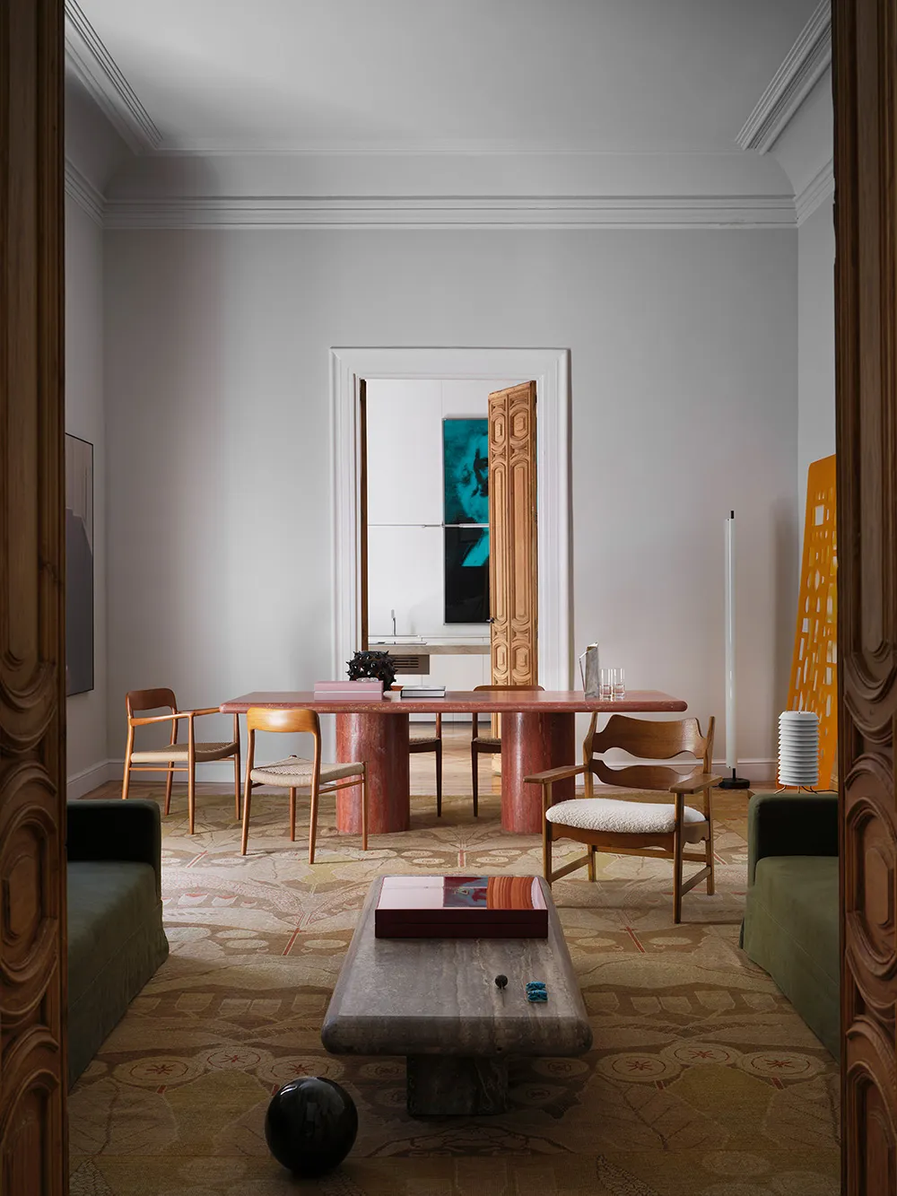 Arte del pasado y la modernidad en el diseño de apartamentos en Madrid - Gallery image 8