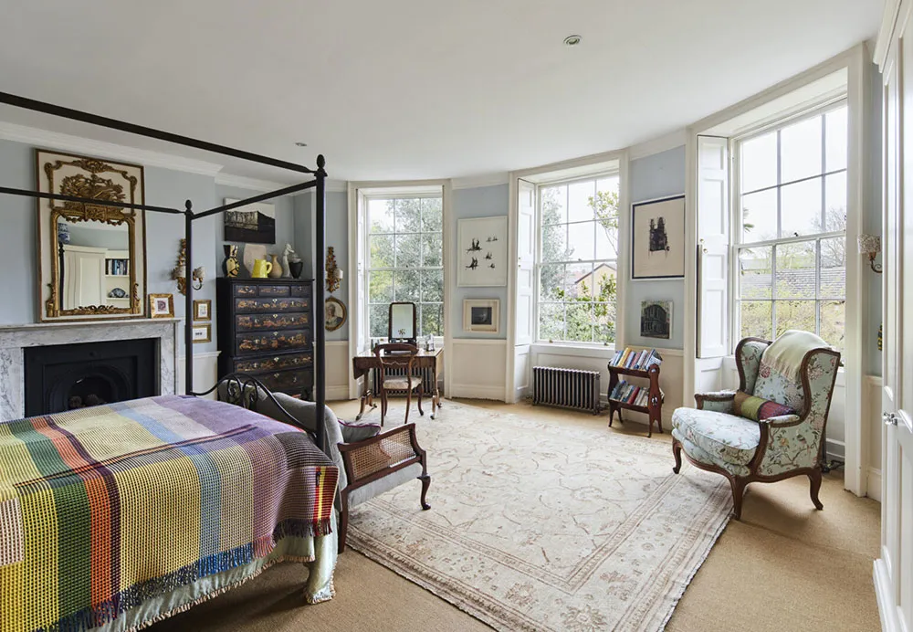 Bold Colors and Decor in Georgian Townhouse Interiors in London - Gallery image 17