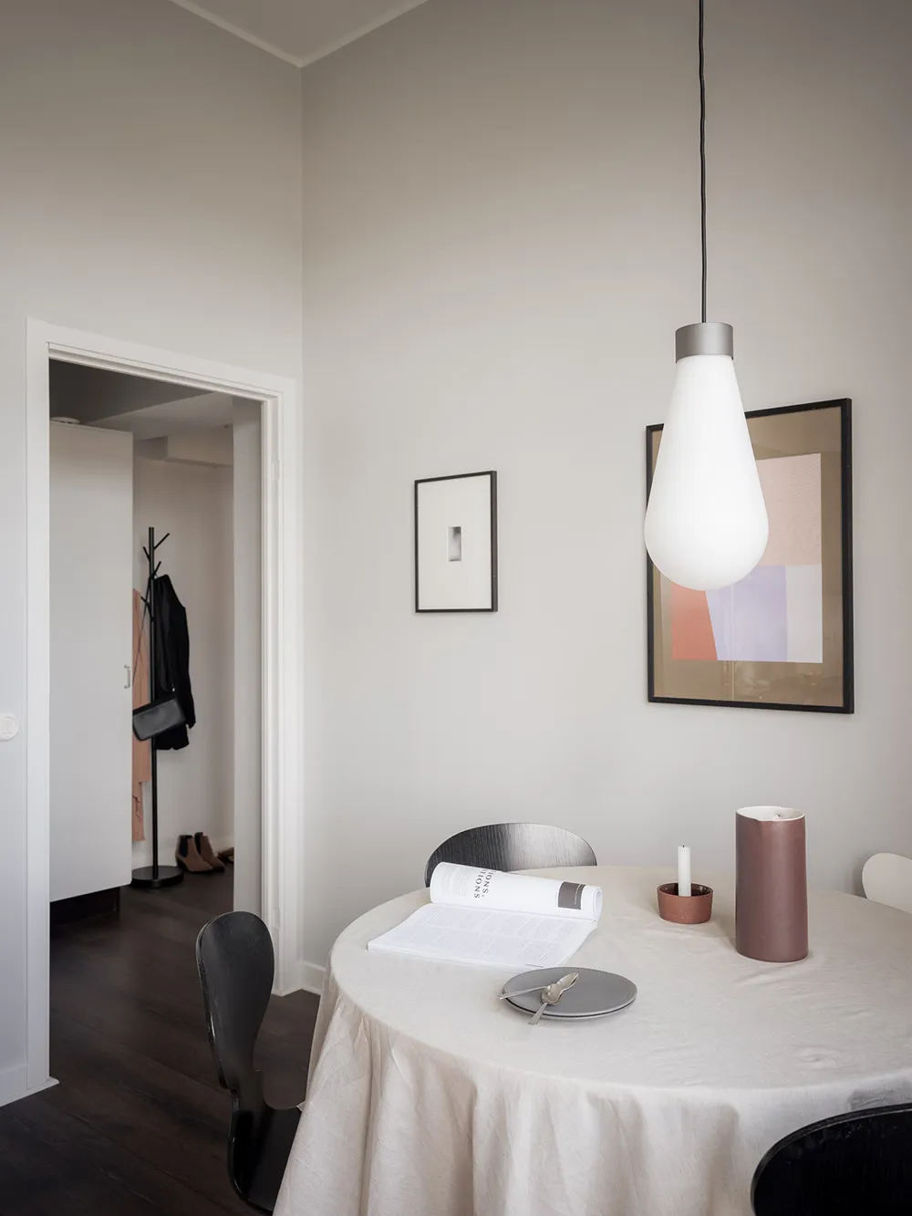 High ceilings and refined modern decor: small apartment in Goteborg (49 sqm) - Gallery image 21
