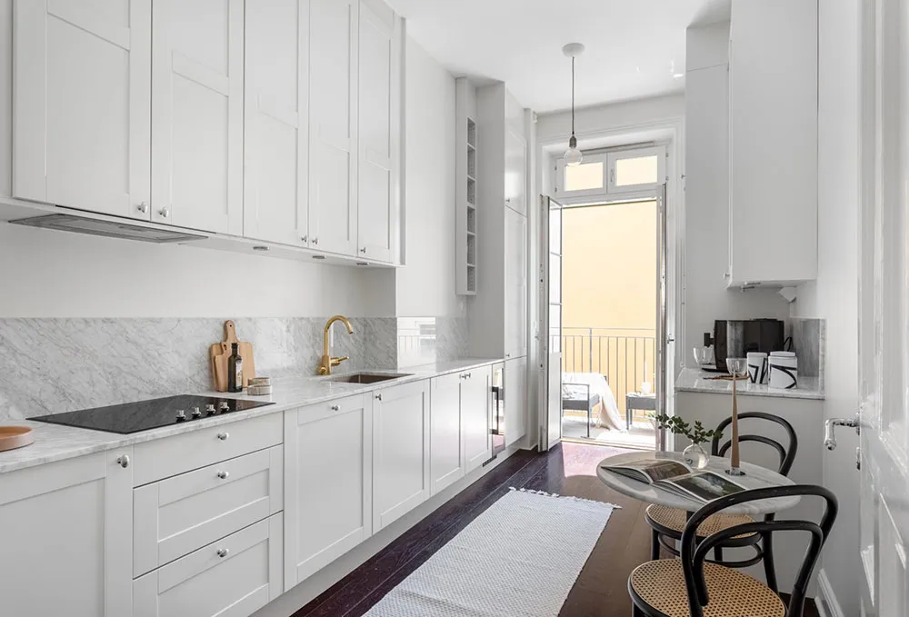 Темний під і біла меблі: квартира в Стокгольмі (90 кв. м) - Gallery image 16